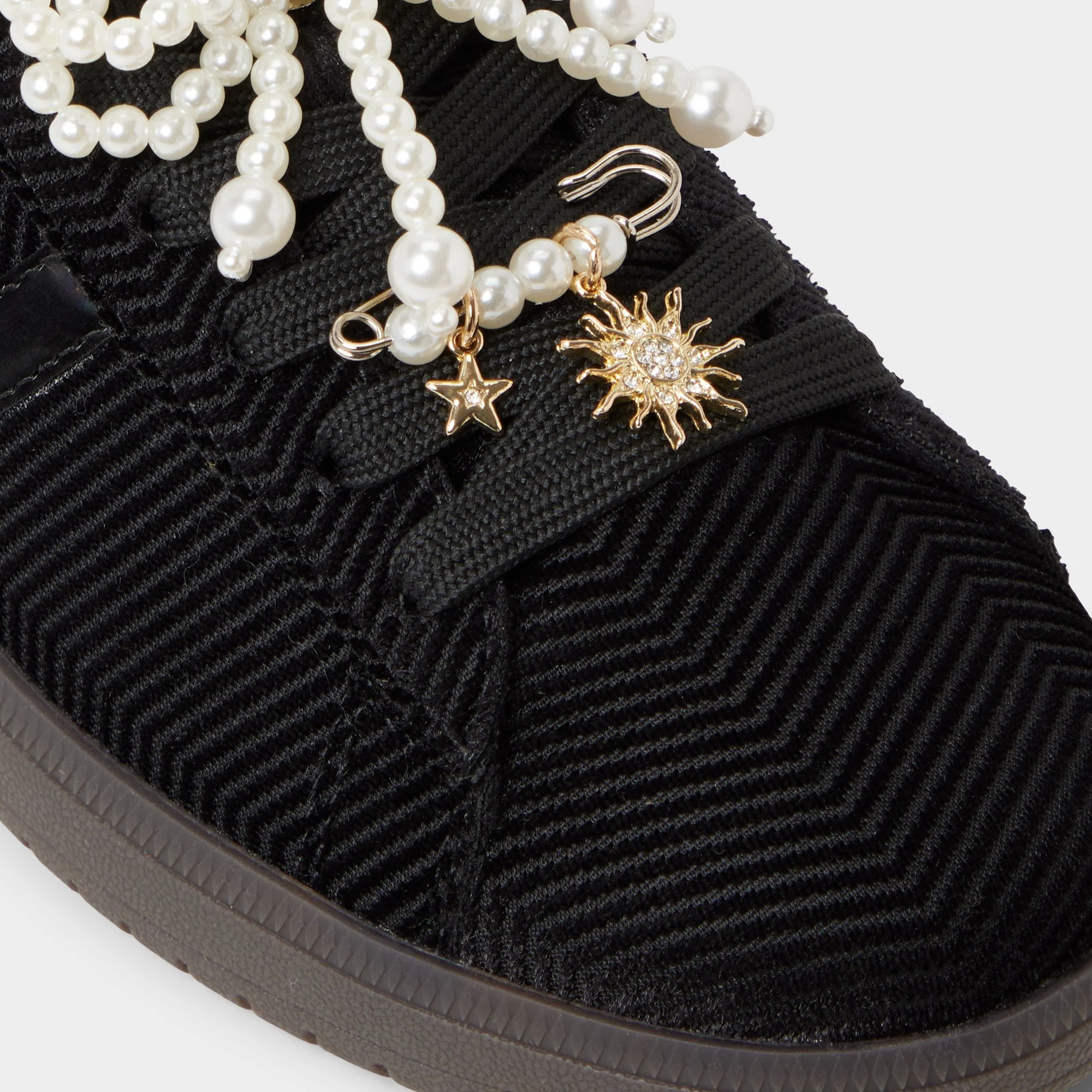 Chicsneaker2 - Image 7